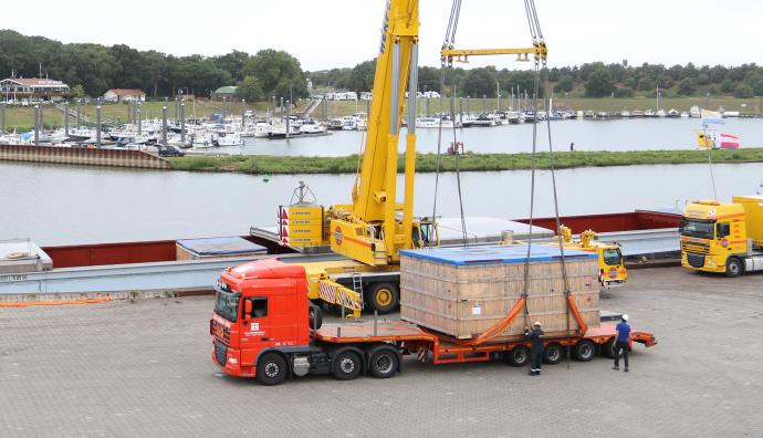 Special transport being unloaded from truck | Seacon Logistics