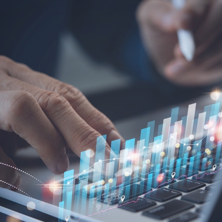 Processing data on the computer | Seacon Logistics