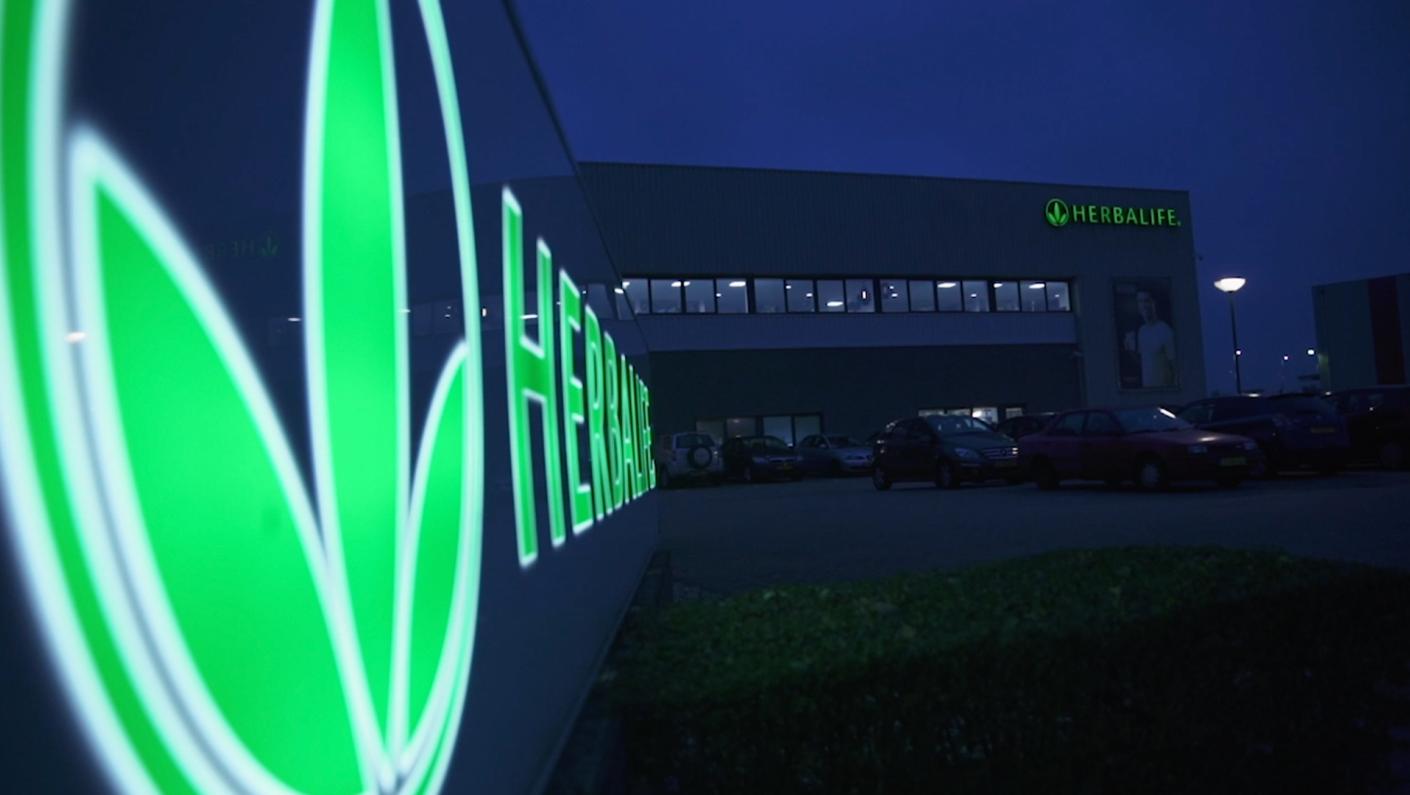 Herbalife-Filiale bei Nacht | Seacon Logistics