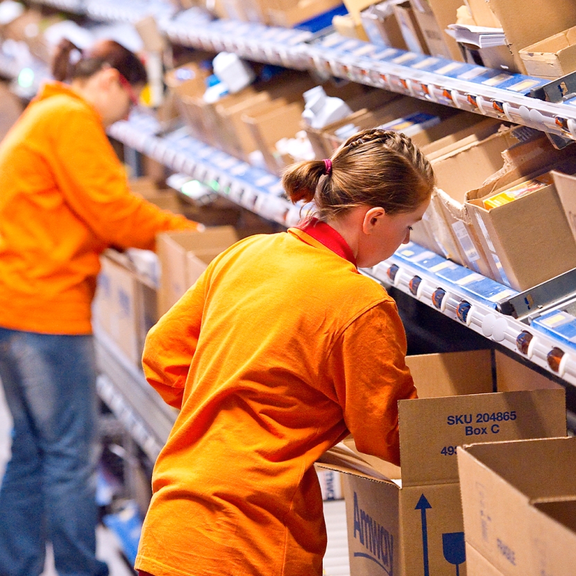 Amway employees during VAL services | Seacon Logistics 